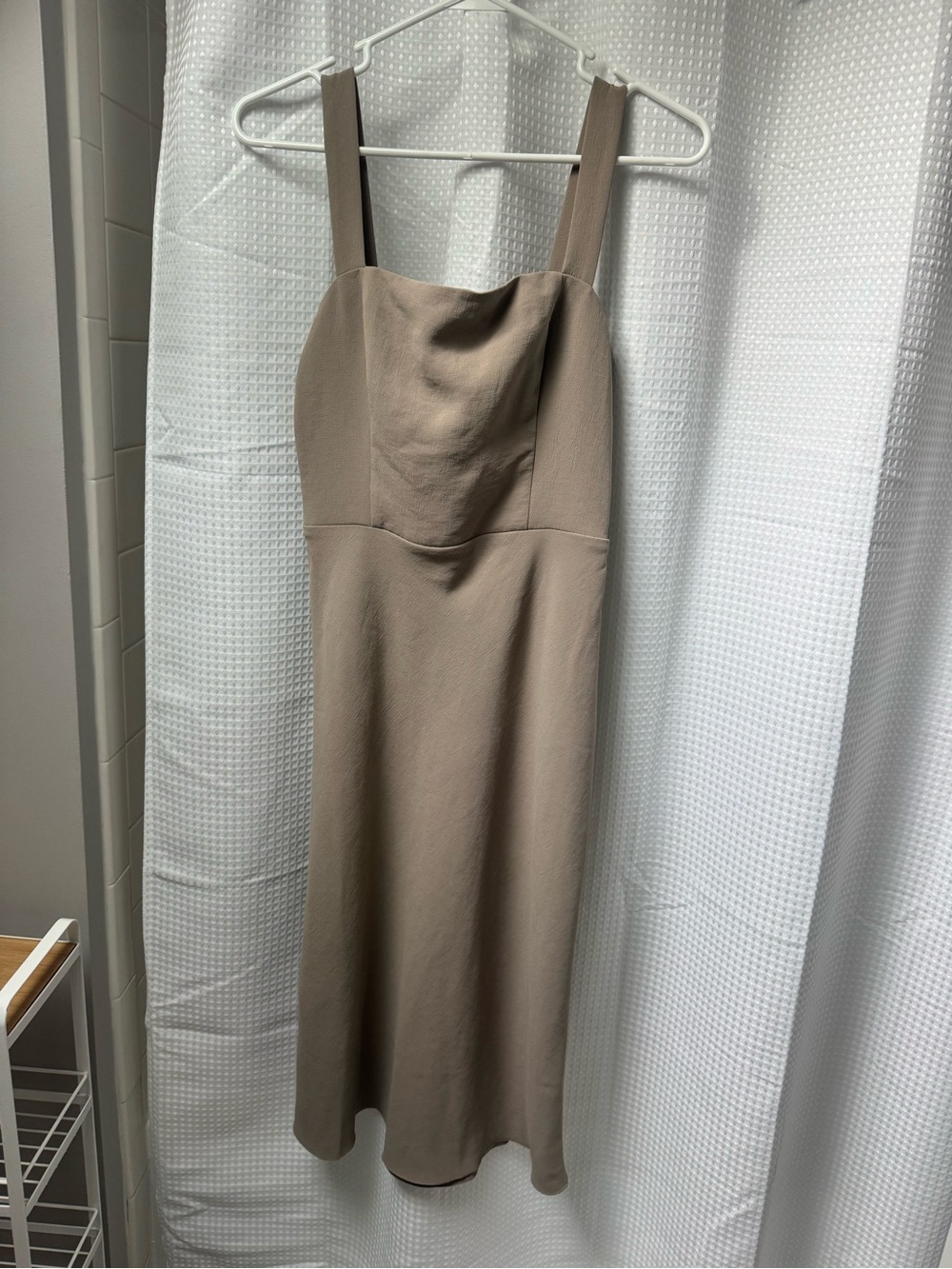 Wilfred Nomad Taupe Square-Neck Midi Dress
Size 4 Classy dress for any occasion